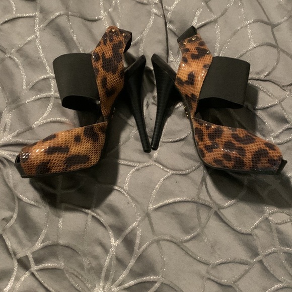 Vera Wang wedge animal print heels size 6 - Picture 2 of 5